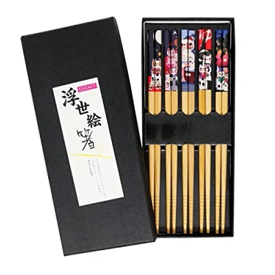 Imagen de Exzact Juego De Palillos Regalo 5 Pares Bambú Natural Reutilizables En Una Hermosa Caja Negra Hecha A Mano Decorado Estilo Gato La Suerte/Gato Fortuna Japonés