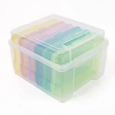 Imagen de Craftelier Caja de Almacenamiento Transparente Portátil con 6 Mini Cajas Colores Traslúcidos para Materiales Scrapbooking y otras Manualidades Tamaño Aprox. 22 x 18,90 13,80 cm