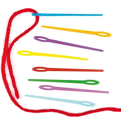 Imagen de Baker Ross Agujas de Plástico Colores (Paquete 50) para proyectos Costura en el Aula, Kit niños y Kits Bordado Principiantes