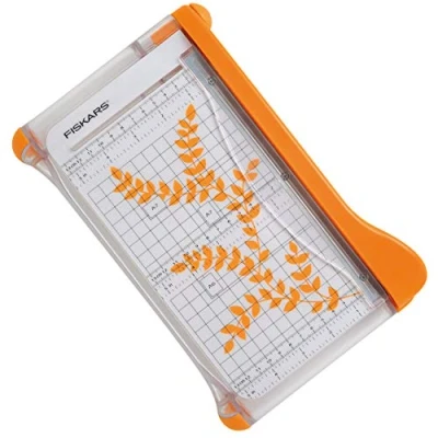 Imagen de Fiskars Guillotina Bypass, Cizalla para papel A5, con Protección dedos, 1003922