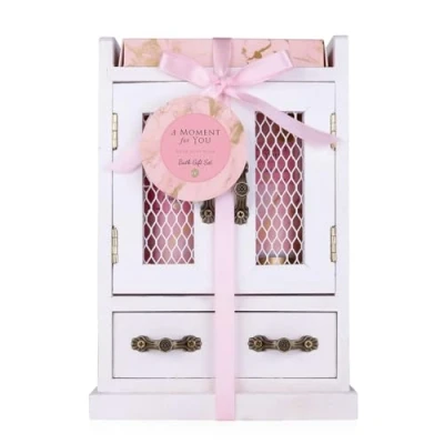 Imagen de accentra Set de regalo para mujer A Moment for you belleza con baño espuma, loción corporal y sales en armario madera decorativo bienestar mujeres niñas