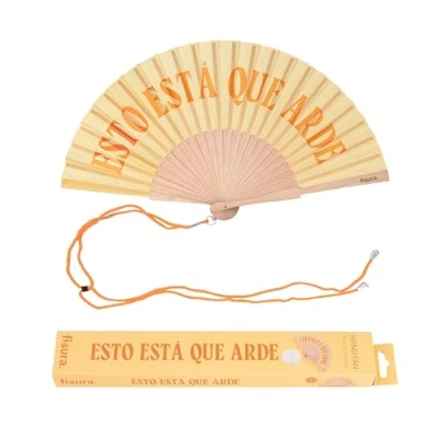 Imagen de Fisura Abanico original con mensaje “está que arde. de madera moderno y colorido. Ventilador mano amarillo. Colgador incluido. Medidas: 42,5 x 23 cm