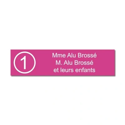 Imagen de Placa grabada para nombre y número buzón autoadhesivo, 10 x 2,5 cm, personalizada, 1 a 3 líneas, color rosa