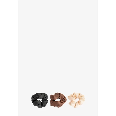 Imagen de Brushworks Large Classic Cloud Scrunchies 3 Pack