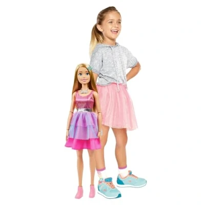 Imagen de Barbie Muñeca Grande con Cabello Rubio, 71 cm de Alto, Vestido Rosa y Accesorios Moda, +3 años (Mattel HJY02)