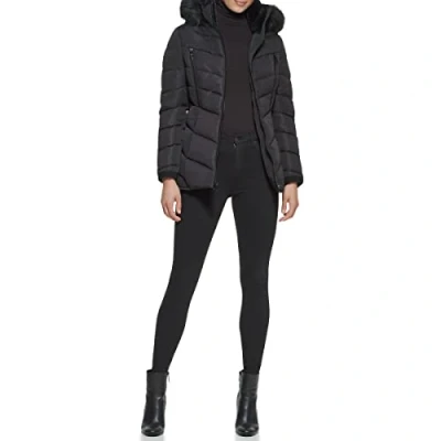 Imagen de GUESS Chaqueta acolchada de peso medio para mujer, Con capucha color negro., S