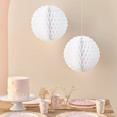 Imagen de Ginger Ray Juego de 2 bolas papel seda festoneado blanco para colgar, 25 cm