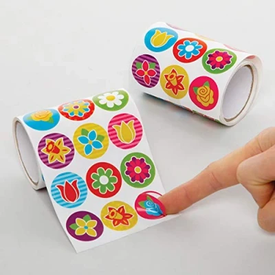 Imagen de Baker Ross Rollos de Pegatinas Flores Paquete 600, para Niños (AX869)