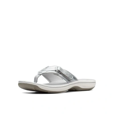 Imagen de Clarks Women&#039;s Breeze Sea Flip Flop, New Silver Synthetic, 11 B(M) US