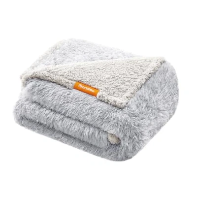 Imagen de Feandrea Manta Repelente al Agua para Perros, Larga de Felpa Perros Pequeños y Medianos, Gatos, 127 x 102 cm, L, Sherpa, Reversible, Protección Sofá, Gris Ombré PPB005G01