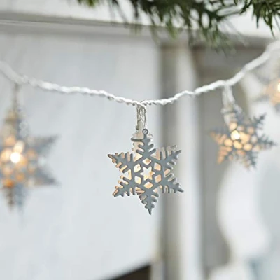 Imagen de Lights4fun Cadena Luminosa Decorativa de 20 Copos Nieve y LED Blancos Cálidos a Pilas para Interiores