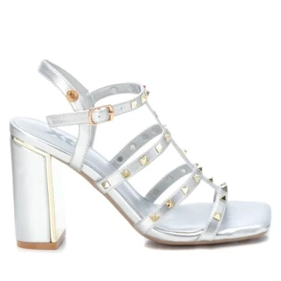 Imagen de XTI Sandalia cierre de hebilla para mujer, color: plata, talla: 39