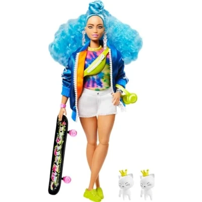 Imagen de Barbie Extra Boneca articulada com cabelo Azul encaracolado, acessórios de Moda e mascotes (Mattel GRN30)