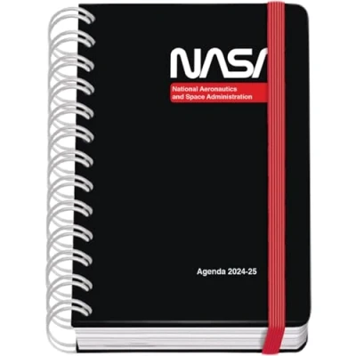 Imagen de Dohe Agenda Escolar 2024 2025 Día por Página, Tamaño A6 (12x17 cm), Cierre Anillas y Goma, Español e Inglés, 4 Páginas de Pegatinas, Septiembre a Junio, Material NASA Black