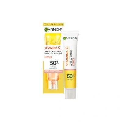 Imagen de Garnier Vitamina C Fluido Antimanchas Anti UV Diario Efecto Glow FPS50+, Protege, Previene y Reduce las manchas, para todo tipo de pieles, 40 ml