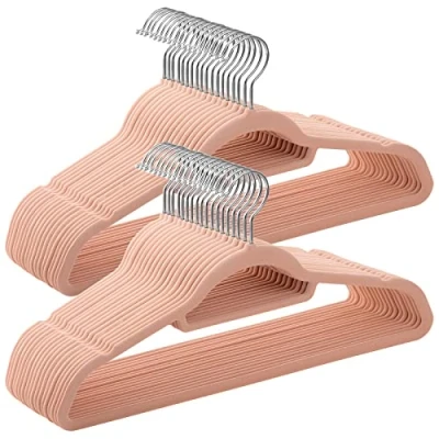 Imagen de Songmics CRF50PK Perchas de Terciopelo, Paquete 50, Antideslizantes, 0.6 cm Espesor, Espacio Mínimo, Ganchos Giratorios 360, 45 Ancho, para Abrigo, Chaqueta, Vestido, Pantalón, Rosa Claro