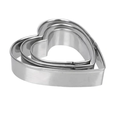 Imagen de GOOD STUFF Juego de 3 moldes para galletas acero con forma corazón en tamaños diferentes.
