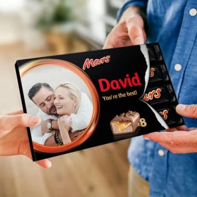 Imagen de Caja de Regalo personalizada Mars con nombre para un verdadero amante del chocolate que no puede tener suficiente Mars. (Mars)