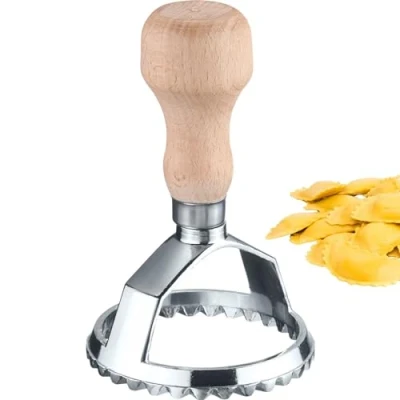 Imagen de Westmark 61462270 Raviolis Aurora, Cortador Circular Práctico para Cortar Pasta Hecha en Casa y Masa de Repostería, Redondo, Ø 68 mm, Zinc, Madera Haya