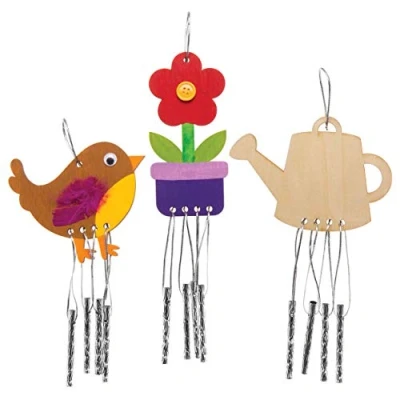 Imagen de Baker Ross Carillones de viento madera con motivos jardín (Pack 4) Actividad manualidades infantiles para decorar y exhibir