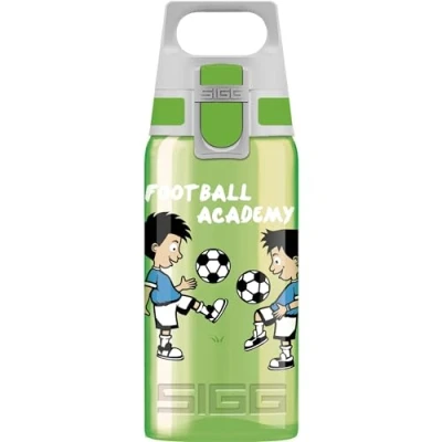 Imagen de Sigg VIVA ONE Football School cantimplora infantil (0.5 L), botella para niños sin sustancias nocivas y con tapa hermética, transparente usar una mano