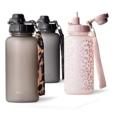Imagen de MAMEIDO Botella 1 litro con pajita y marcador de tiempo, Botellas agua a prueba fugas, niños sin BPA, gimnasio fabricada en Tritan, Water Bottle (Urban Taupe, 1000ml)
