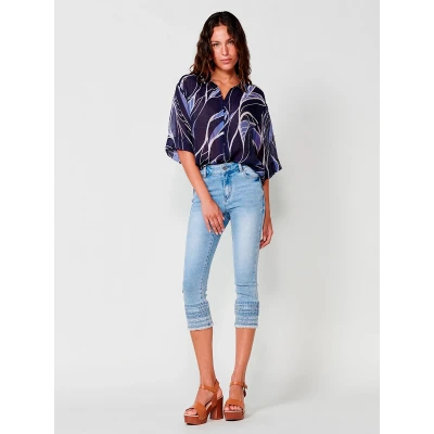 Imagen de Camisa voile de manga corta con cuello mao y cierre central botones el bajo redondo estampado hojas color Azul para Mujer
