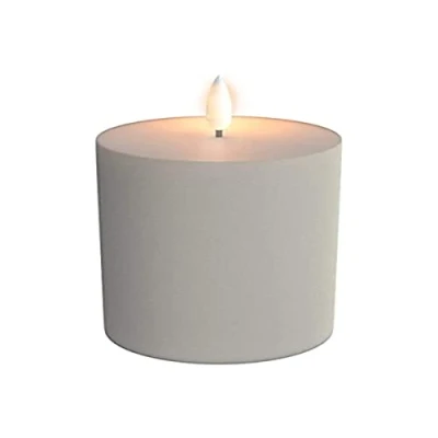 Imagen de Piffany Copenhagen Vela LED patentada de llama parpadeante UYUNI Lighting, diseño elegante y minimalista con base cera real, pilar marfil, 7,8 x 12,9 cm, UL PI IV78010