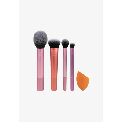 Imagen de Real Techniques Kit de esponjas maquillaje Everyday Essentials, brochas y esponja mezcladora maquillaje, para base, colorete, bronceador, juego 5 piezas