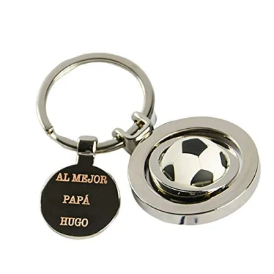 Imagen de Regalo personalizado para futboleros: llavero con un balón de futbol y grabado el texto que tú quieras
