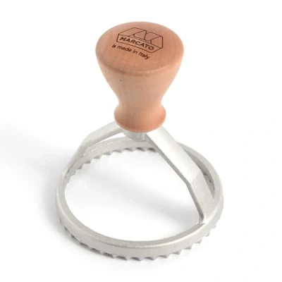 Imagen de Marcato Molde para Ravioli y Galletas, Formas Ravioli, Cortadores en Madera Maciza Aluminio Fundido a Presión, forma de Círculo 80 mm.