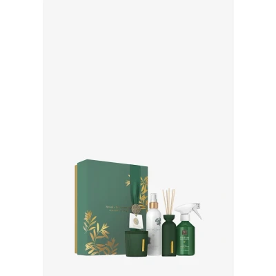 Imagen de RITUALS Set de Regalo The Ritual of Jing L 4 Esenciales para el Hogar Enriquecidos con Flor Loto y Jujube Caja una Fragancia Ultra Relajante Incluye Perfume Hogar, Vela