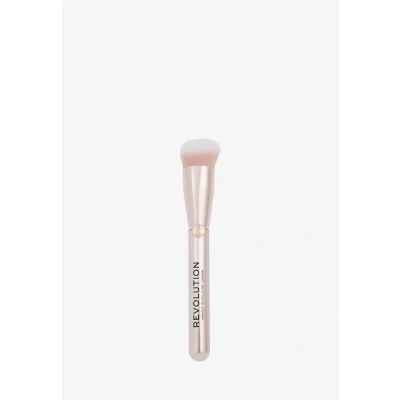 Imagen de Revolution, Brocha Angulada para Base Create (R8), de Maquillaje Mezclar y Esculpir Líquida o en Crema, Vegana Libre Crueldad Animal