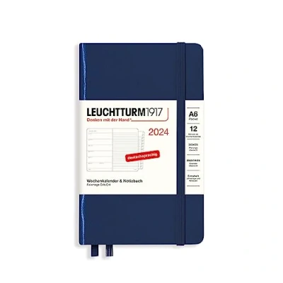 Imagen de LEUCHTTURM1917 367733 Agenda semanal y cuaderno de bolsillo (A6) 2024, con adicional para direcciones aniversarios, azul marino, alemán, 12 meses