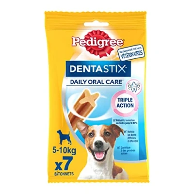 Imagen de Pedigree Dentastix Daily Oral Care Palitos masticables Para perros pequeños una buena higiene bucal 10 paquetes de 7 barritas