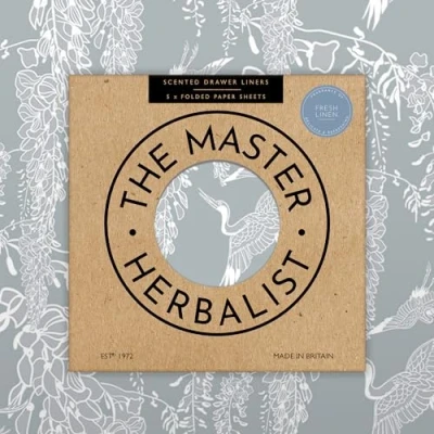 Imagen de The Master Herbalist Forros perfumados para cajones con aroma a lino fresco en un diseño clásico de garza (plegado) Paquete 5 hojas Contiene aceites esenciales Fabricado el Reino Unido