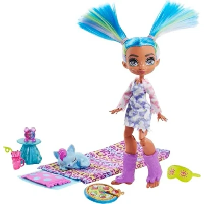 Imagen de Cave Club Tella Fiesta de Pijamas Muñeca con moda para dormir, mascota juguete y accesorios (Mattel GTH06)