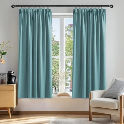 Imagen de Deconovo Cortinas Opacas Telas Termicas Aislantes Frio Calor Ruido Luz Rayos UV para Salon y Dormitorio Conjunto de 2 Piezas 117 x 138 cm Azul Cielo