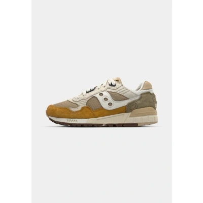 Imagen de Saucony Tenis Shadow 5000 unisex para adultos, Beige/blanquecino, 9 Women/7.5 Men