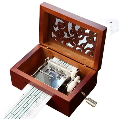 Imagen de Cuzit caja de música madera grabada vintage envejecida, movimiento 15 notas, manivela, musical para hacer tu propia canción, incluye un perforador, 14 papeles en blanco y 16