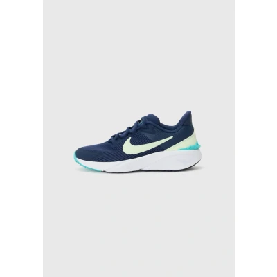 Imagen de Nike Performance STAR Runner 4 Zapatillas running asfalto para niños, Talla: 35.5, Midnight navy/volt tint/dusty cactus/white Zapatos