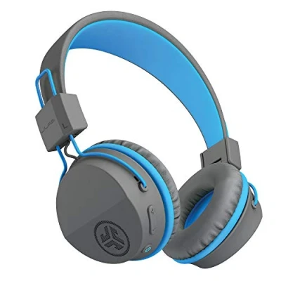 Imagen de JLab JBuddies Studio Auriculares Bluetooth para Niños con 24 Horas de Duración la Batería, Over Ear Kid Safe Limitador Volumen y Micrófono (Azul)