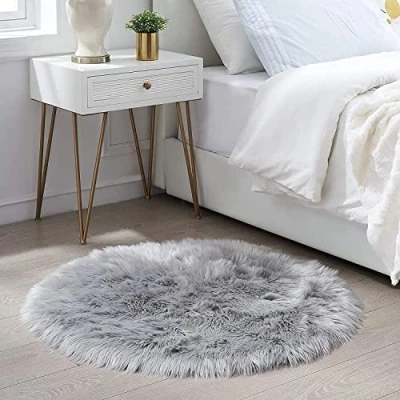 Imagen de HEQUN Alfombra de Piel Oveja sintética, Artificial Alfombra,Funda Silla Forro Polar Suave y mullida para recámara, sofá, Suelo (60 X 60 CM, Gris)