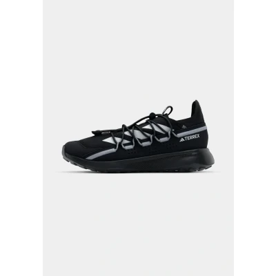 Imagen de Adidas Terrex Voyager 21 Travel Zapatillas de senderismo, Hombre, Talla: 40 2/3, Core black chalk white grey two Zapatos