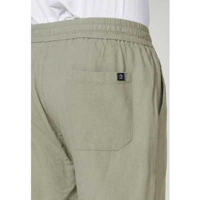 Imagen de Bermuda de Lino y Viscosa Confort Fit con Cintura Elástica en Color Verde para Hombre