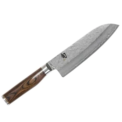 Imagen de KAI Shun Premier Tim Mälzer Santoku 18 cm longitud de la hoja Núcleo VG MAX 61 HRC, 32 capas Damasco pulido Madera Pakka veteada color marrón medio Superficie martillada Hecho en Japón
