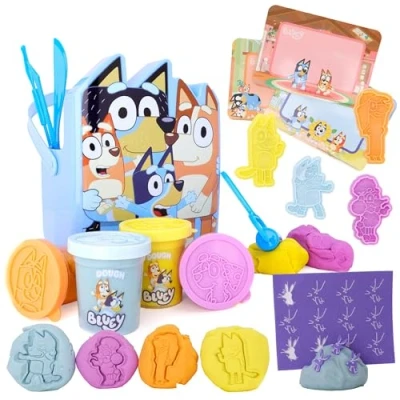 Imagen de Toyland® juego de actividades con cubos masa azul 17 piezas: 4 masas, 3 cortadores, 1 rodillo, sellos, pantallas que se pueden limpiar y cubo Juguetes para manualidades manua