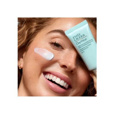 Imagen de Estée Lauder Daywear Sheer Tint Release Moisturizer SPF 15 50 ml