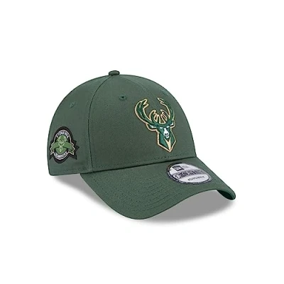 Imagen de New Era Milwaukee Bucks NBA Team Side Patch Green 9Forty Adjustable Cap One Size