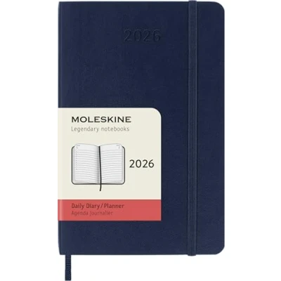 Imagen de Moleskine Agenda Diaria, Diaria 2026 12 Meses, Con Tapa Blanda y Cierre Elástico, Formato de Bolsillo 9x14, Color Azul